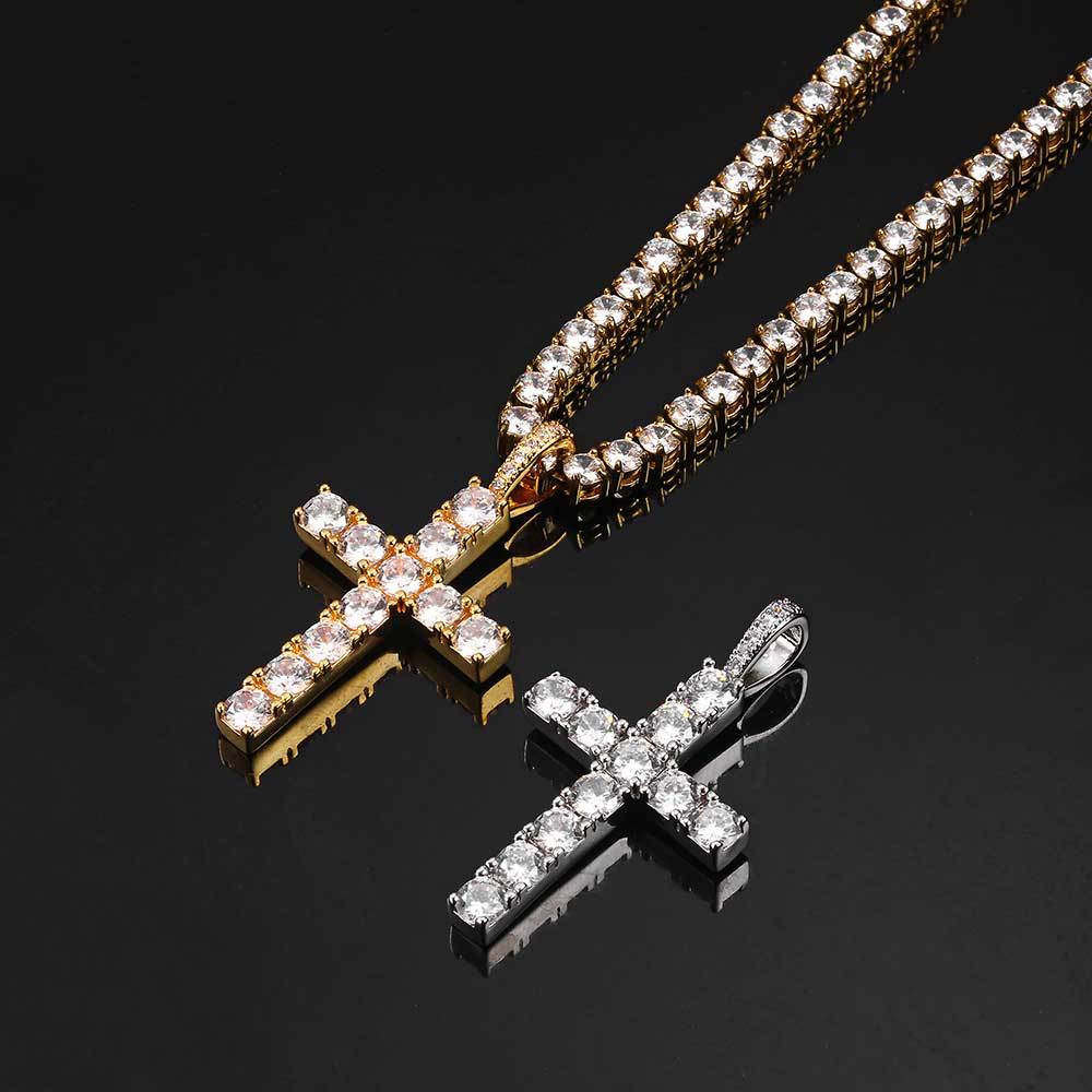 Faith™ | Collana con croce in oro e moissanite